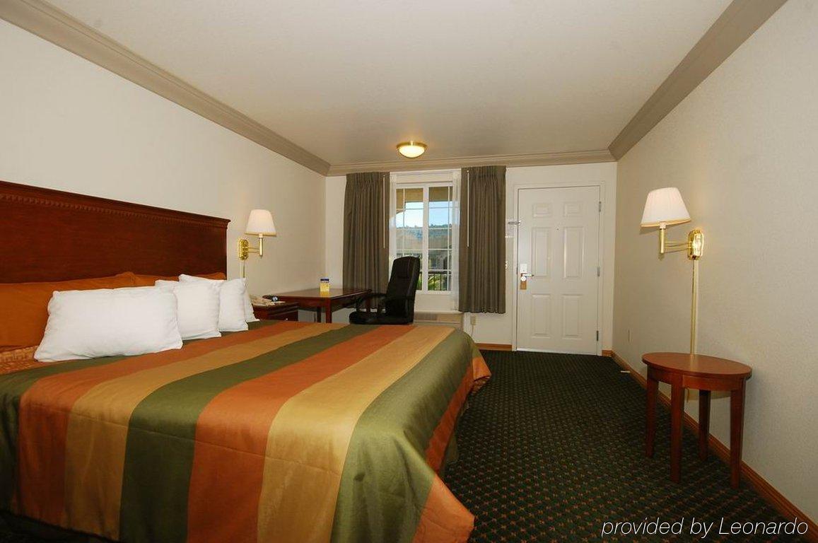 Cloverdale Wine Country Inn & Suites Phòng bức ảnh